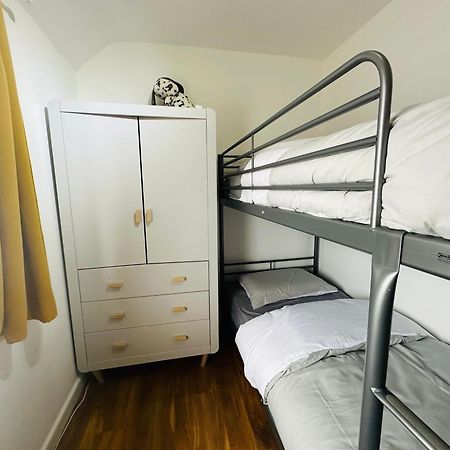 Beautiful Home In London With Easy Access To Central London Sutton  Luaran gambar