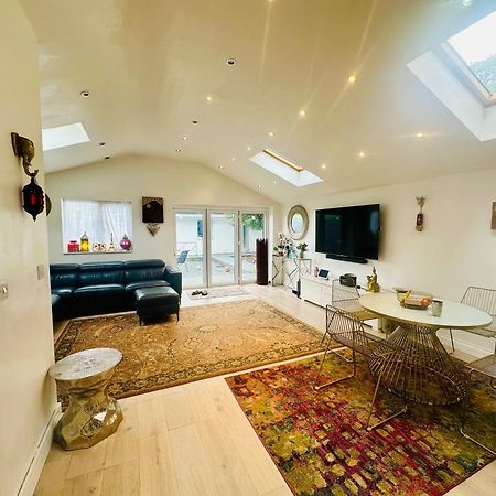 Beautiful Home In London With Easy Access To Central London Sutton  Luaran gambar